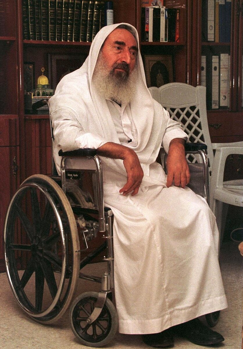 “İslâm ümmetinin hali benim şu felçli halim gibidir; dilinden başka hiçbir yerini hareket ettiremiyor. Siz ey Müslümanlar! Suskun ve aciz, helâk olmuş ölüler! Hâlâ kalpleriniz sızlamıyor mu, başımıza gelen bu acı felâketler karşısında?” Şeyh Ahmed Yasin