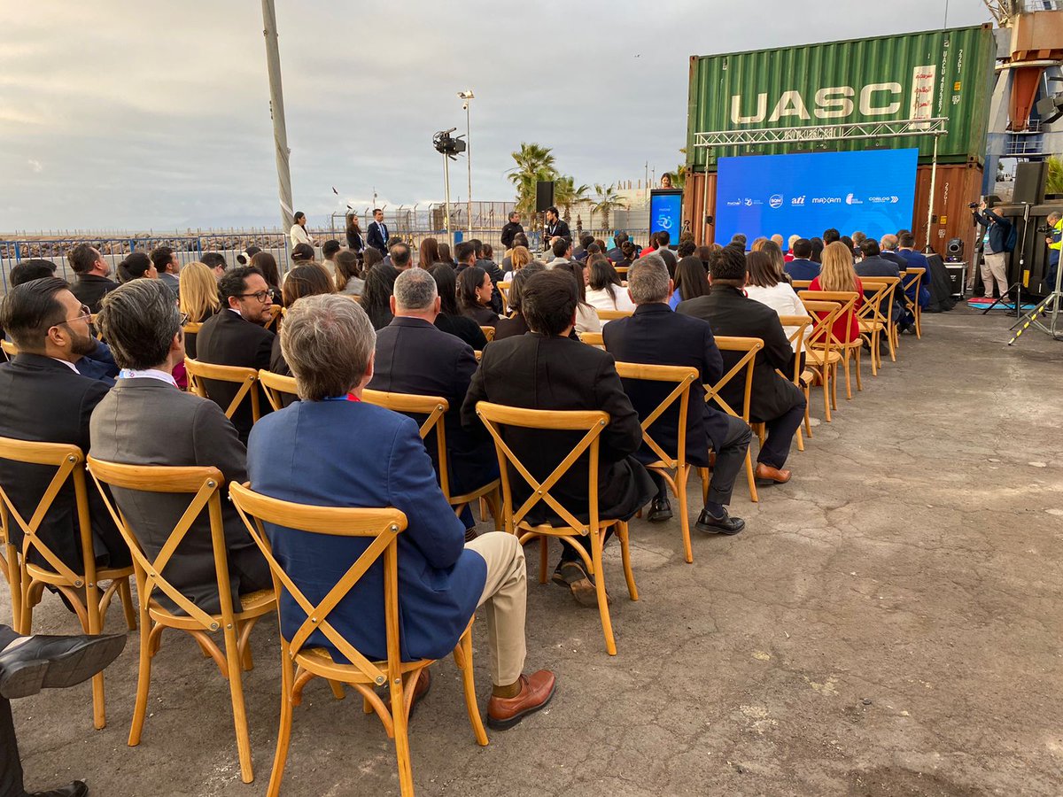 ProChile's tweet photo. La dir. general (s), Paulina Valderrama, participa en la actividad de conmemoración de los 50 años de ProChile, que se realiza en Antofagasta junto a nuestra directora regional Marcia Rojas👏
@ProChile_Antofa https://t.co/EFQNuZo0qR