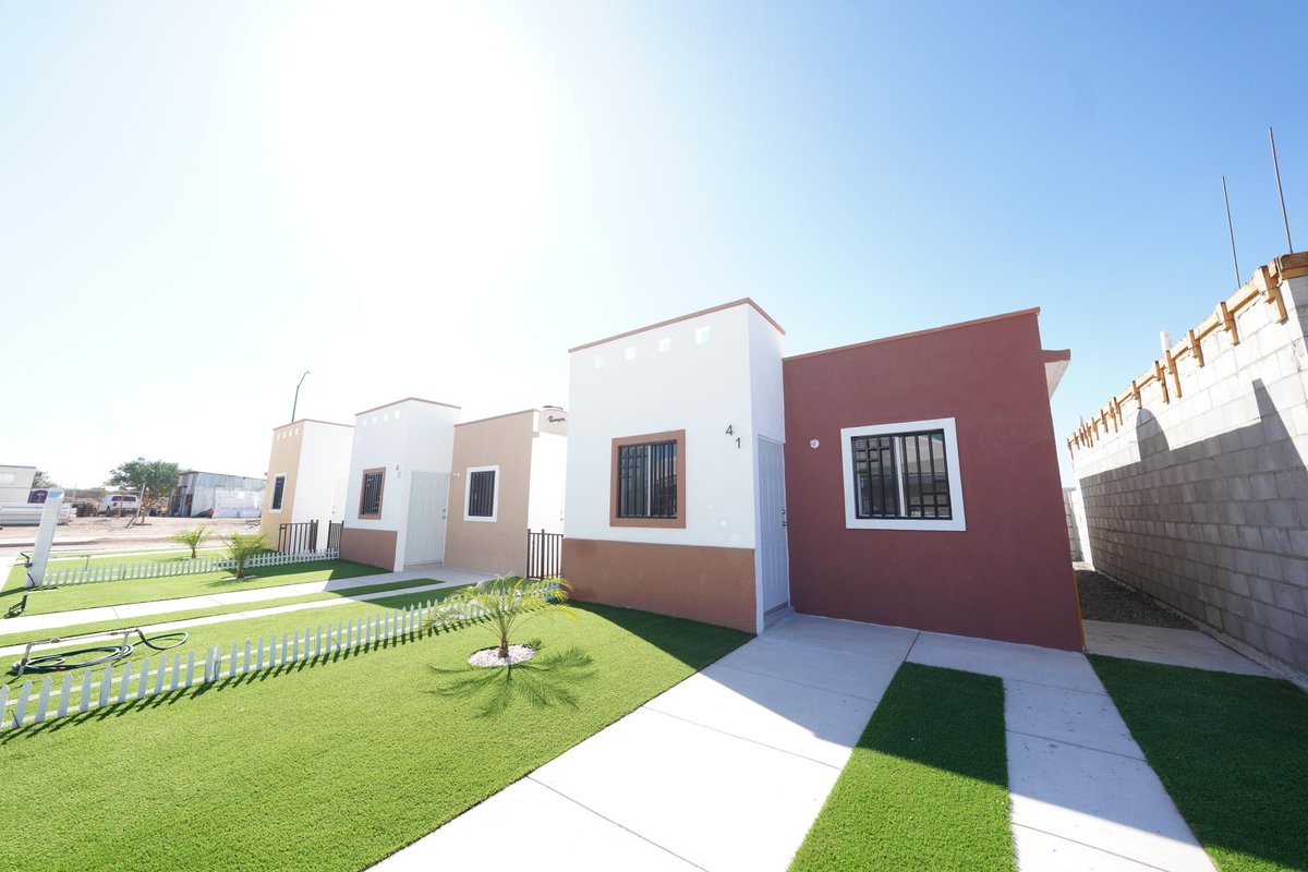 CanadeviSonora1's tweet photo. En inauguración por parte del Gobernador @AlfonsoDurazo y alcalde de @HermosilloGob
@tonoastiazaran de la construcción del fraccionamiento de viviendas en Altares sección Dorada, impulsando las opciones de vivienda para las familias del Sur de la Ciudad. https://t.co/U8EdsFJN5R
