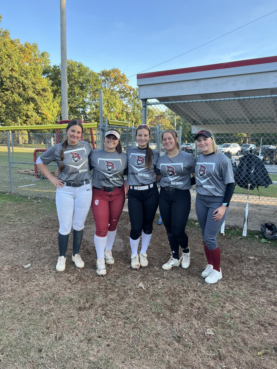 IUSBsoftball's tweet photo. We had a fun Compete Week here in South Bend!! Team 1 (Black team) came out on top with 323 pts for the week ๐ฅ๐ Team 2 (Red team) came in 2nd with 308 pts ๐ฅ and Team 3 (Gray team) came in a close 3rd with 304.5 pts ๐ฅ Great job to all!! #team9 โ๏ธ #competeweek https://t.co/A2syLt0QL0