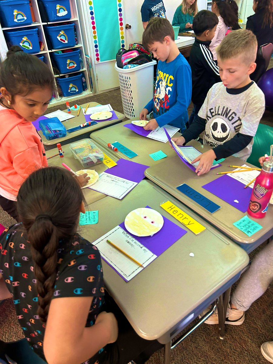 MrsInglat's tweet photo. Today we had a wonderful time with Mrs. Kowalski’s 2nd Grade class reading and completing an activity. The students were so accepting and kind to one another! We were so proud of how well they worked together and learned from each other! @KowalskiKids @VV_Voyagers https://t.co/FbXrHrMedc