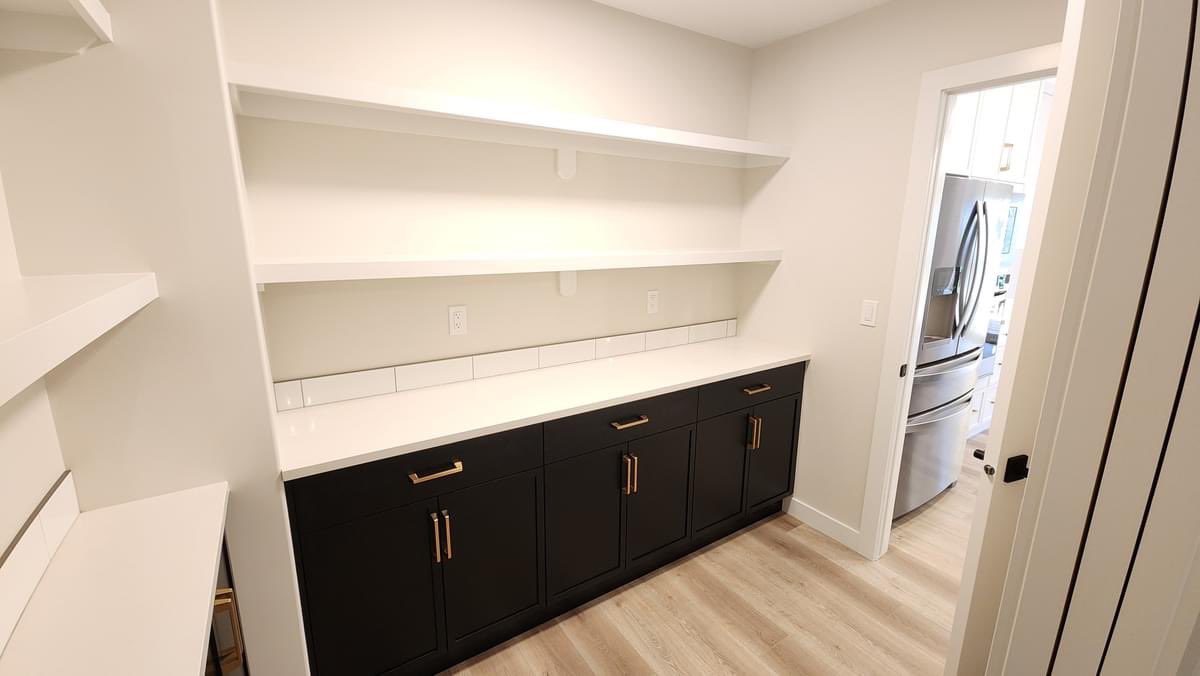 DittmarStone's tweet photo. Photo credit @laebonhomes 🙌🏼
Beautiful new home in #RedDeer
Well done designers and trades!
#Quartz #CounterTops #StoneCounterTops #NewBuild https://t.co/H6VyBCuLcL