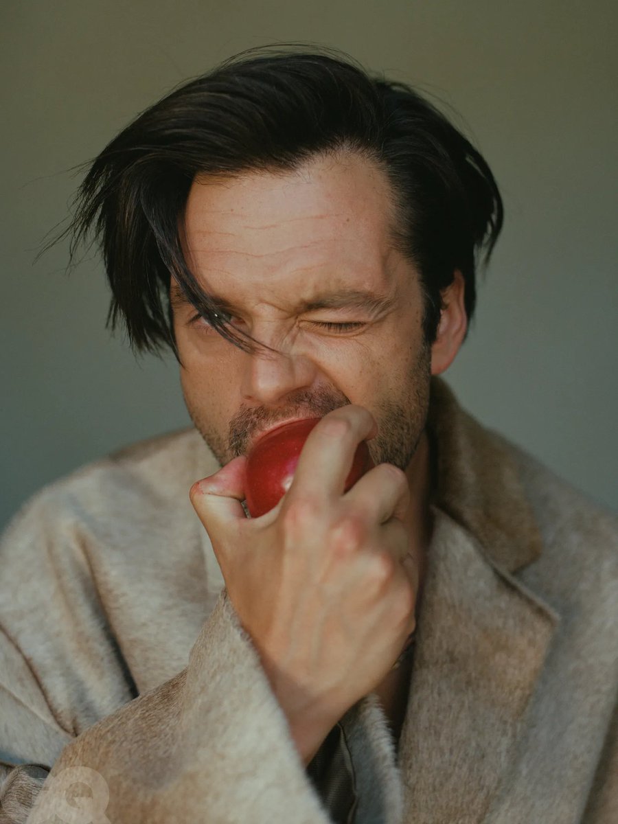 FilmUpdates's tweet photo. Sebastian Stan wants to work with Chloé Zhao:

“I email her every couple of months… no response. I’m like ‘I’m still here!’… I heard she was gonna do this ‘DRACULA’ thing, so I’m just like ‘I’m just letting you know it’s my country!’” https://t.co/twmq9UCccK