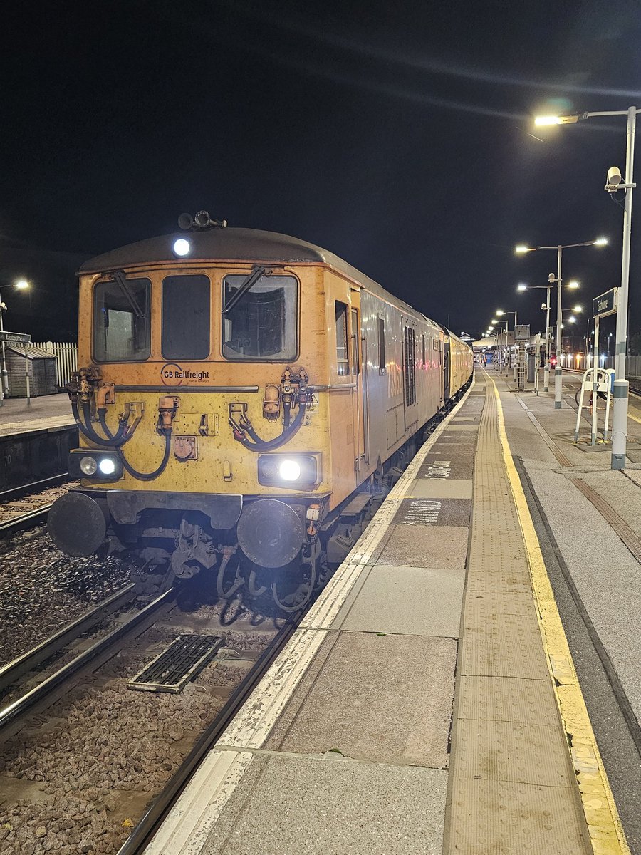 RB069Les's tweet photo. 73962 on 1Q76 sits at eastbourne https://t.co/yqiguRrQhW