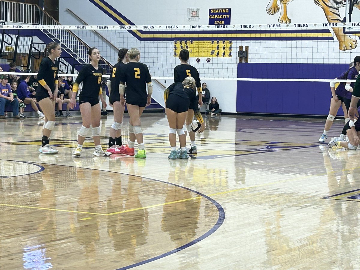 Knights win the first set 25-21