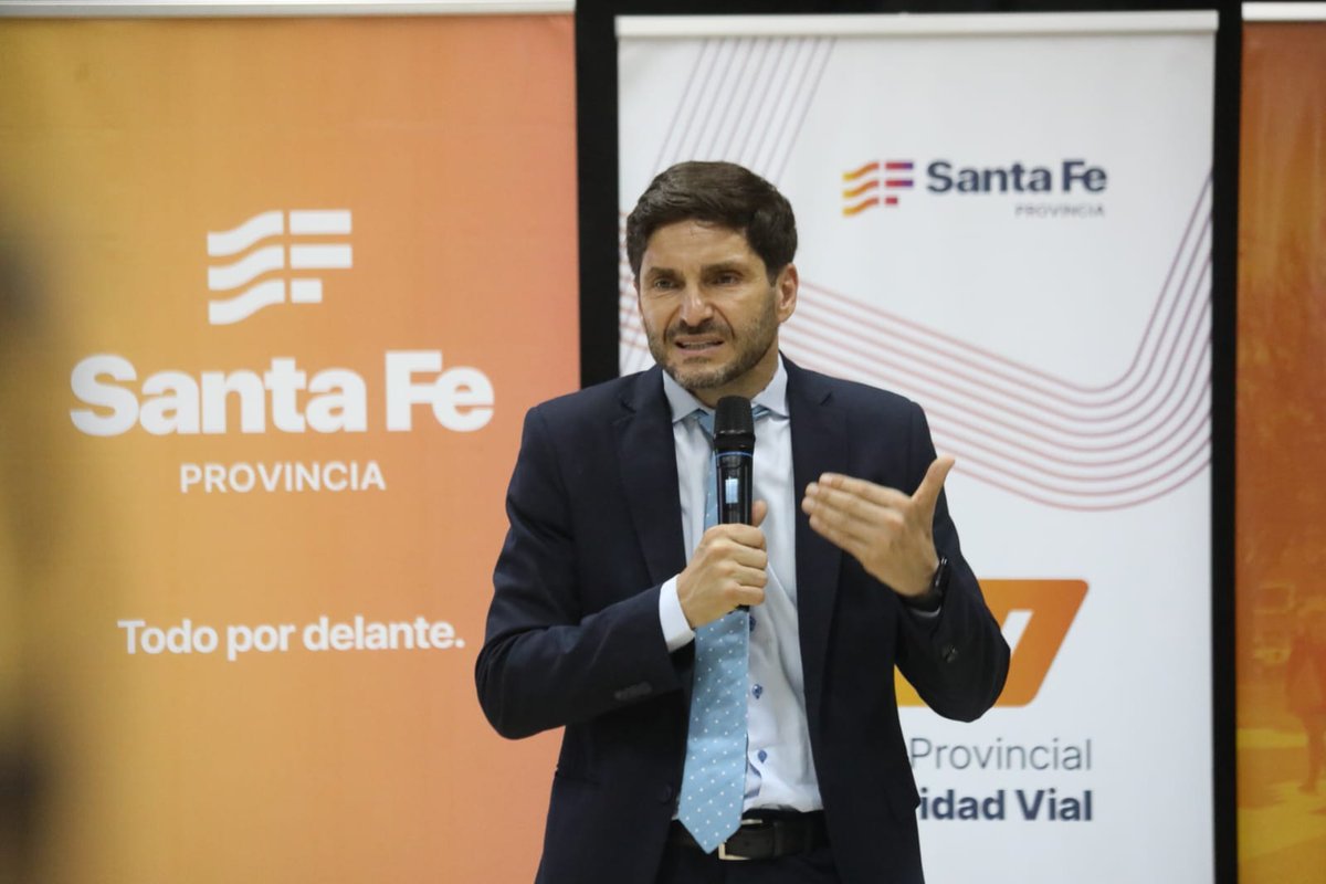 RedSegVial's tweet photo. #Coronda
Con la presencia del Gobernador @maxipullaro y más de 80 intendentes y presidentes comunales presentamos el Programa de Infraestructura para la Seguridad Vial en Gobiernos Locales, una iniciativa que busca reducir siniestros viales a través de obras de bajo costo. 🧵1/3 https://t.co/eYt0uxwmin