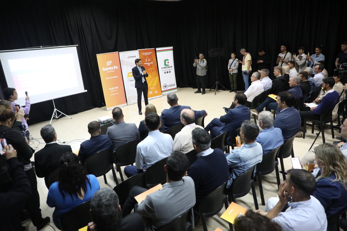 RedSegVial's tweet photo. #Coronda
Con la presencia del Gobernador @maxipullaro y más de 80 intendentes y presidentes comunales presentamos el Programa de Infraestructura para la Seguridad Vial en Gobiernos Locales, una iniciativa que busca reducir siniestros viales a través de obras de bajo costo. 🧵1/3 https://t.co/eYt0uxwmin
