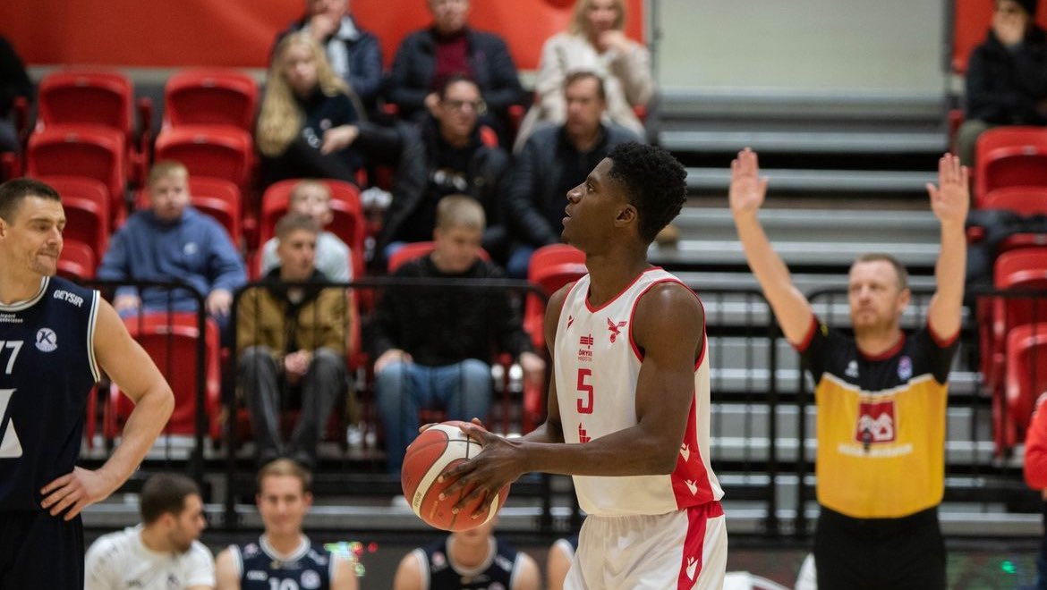 Incredible night for Taiwo Badmus <a href="/BasketballerGuy/">Taiwo Badmus 💫</a> who recorded 35 points (10/11 for 2PT), collected 8 rebounds and 3 steals including a game-high 39 efficiency for Valur Karfa in a thriller OT win at Alftanes in <a href="/kkikarfa/">KKÍ</a>

#TangramSports
#FollowYourDreamsWithUs