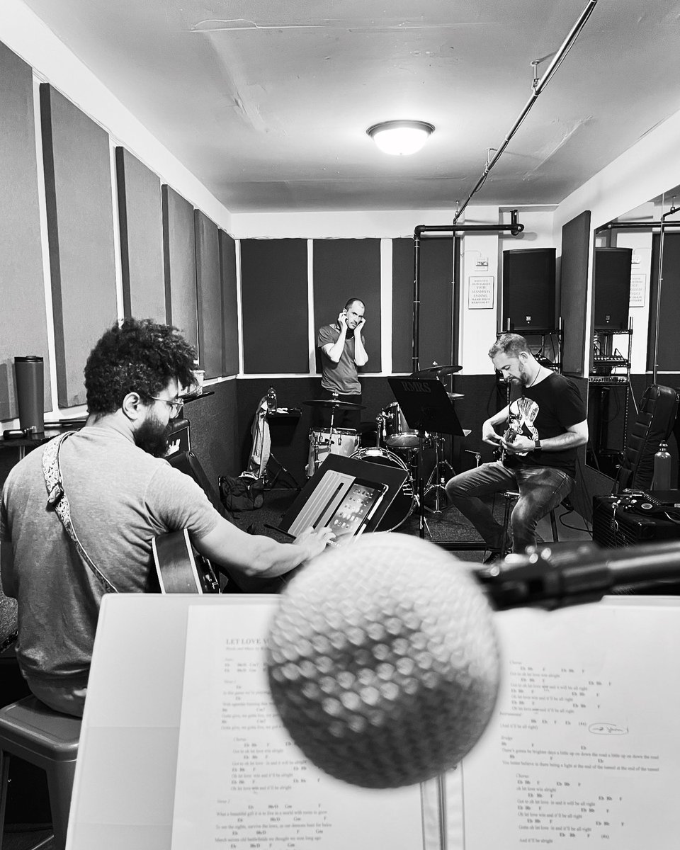 redandcoband's tweet photo. Something special in the works…
Arriving November 22nd. 

#newalbum #livealbum #newmusic #indierock https://t.co/OIsTl11yxQ