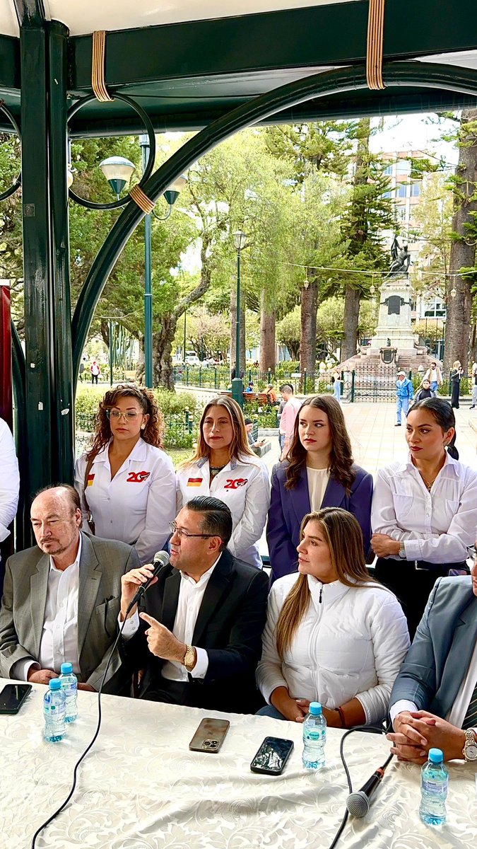 ivansaquicela's tweet photo. Hoy en Cuenca, mi ciudad natal, presentamos los candidatos a la Asamblea Nacional por Azuay, conjuntamente con @MALUISACOELLOR @gustavolarrea_ Encabeza @DarioOrdonezA quien como gerente de la @emov_ep dio de baja los radares. Ahora están en los radares del pueblo los corruptos y los que se sirven del servicio público. La gente quiere  una opción ética y democrática @DemocraciaSi_20