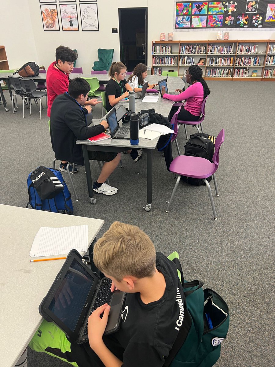 Today, the LDMS Robotics Club was introduced to @SAMlabs! It was such a joy watching them work together to get through the first lesson! #STEM #WeAreFalcons #FalconsFirst