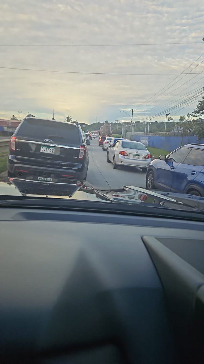 traficocpanama's tweet photo. Tráfico muy denso en la vía Interamericana en Hato Montaña en Arraiján hacia Vista Alegre. Conductores buscan retorno hacia La Chorrera Centro. https://t.co/B4mvfVhWhA