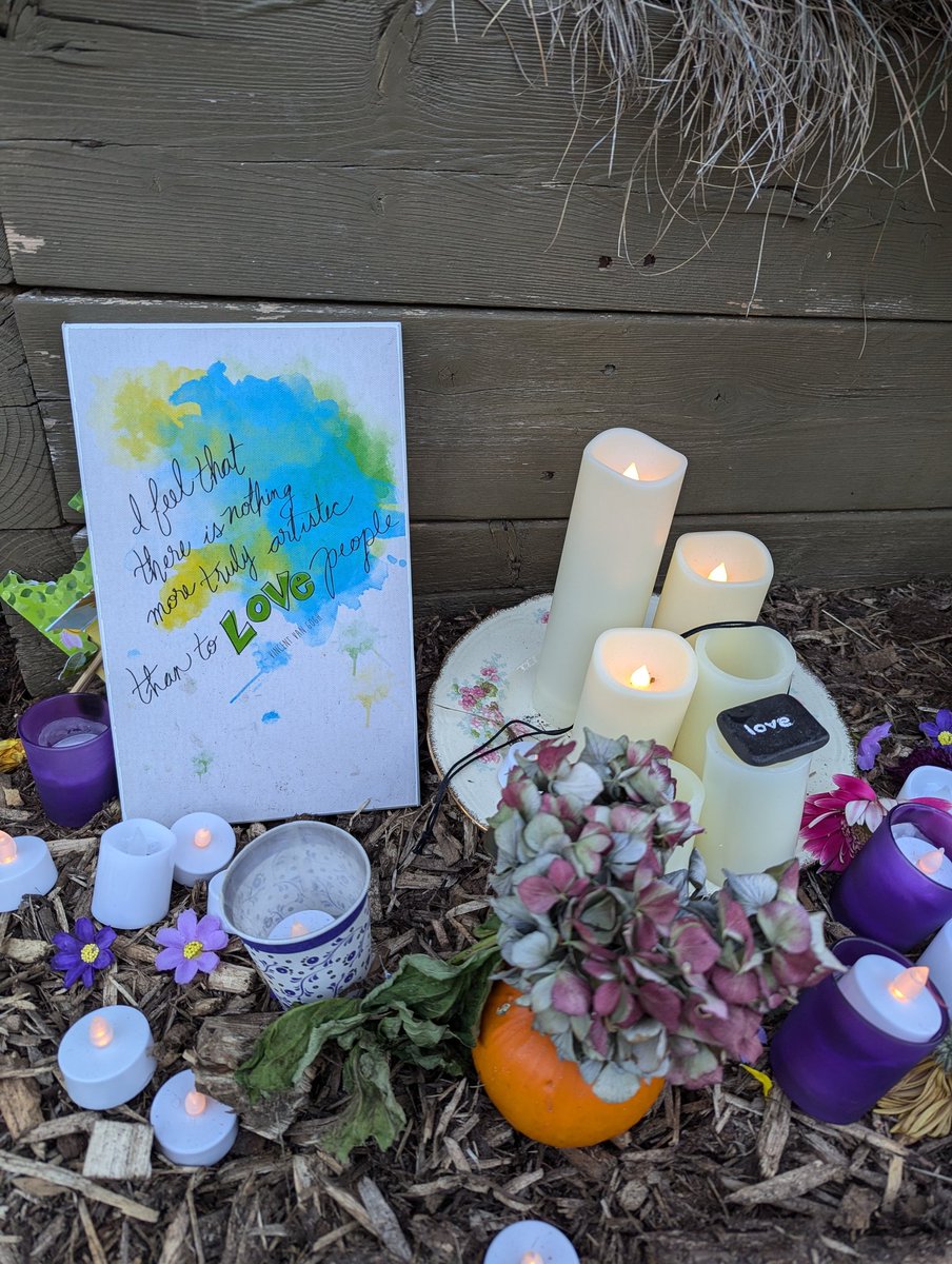 JoannaLavoie's tweet photo. My deepest condolences.
Such heartbreak in Toronto's Upper #BeachTO area following the death of 22-year-old Rachel Turner, who was struck by a school bus driver on Kingston Road on Oct. 9 + died 4 days later. https://t.co/6k7riQwDbY
