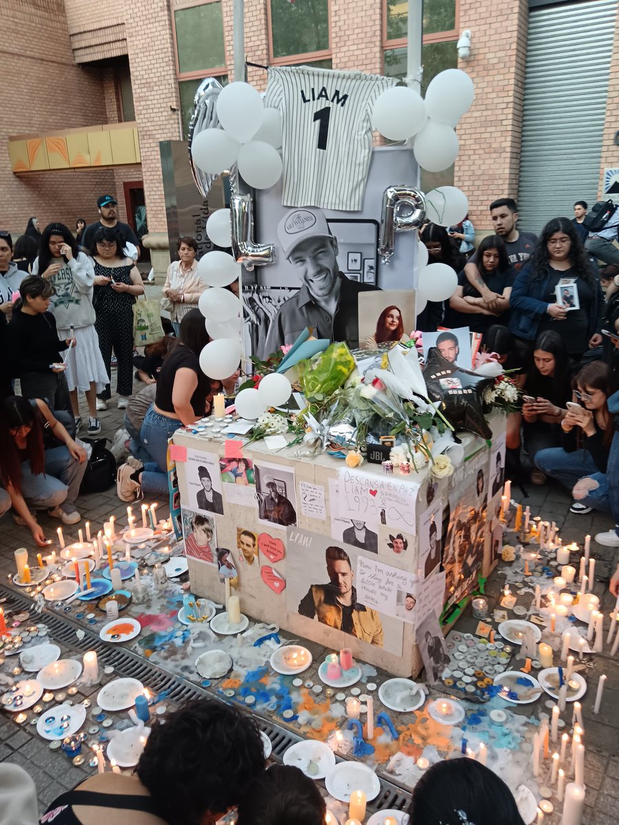 AnneStyles2505's tweet photo. Estarás siempre en nuestros corazones, memorias, recuerdos y almas, te amamos muchísimo y SIEMPRE ESTAREMOS AQUÍ EN ESTA VIDA Y EN LAS SIGUIENTES

#LiamPayne #RIPLiamPayne https://t.co/YrghaU5R3G