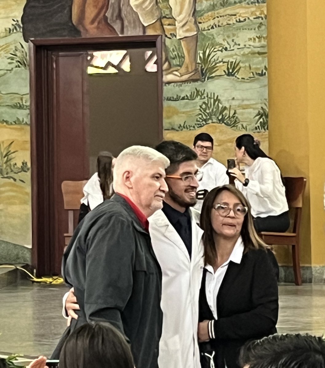 _MoralesEduard's tweet photo. Hola, mi nombre es Eduard Morales. Mi papá, Gerardo necesita una cirugía de revascularizacion coronaria debido a que gran parte de sus arterias coronarias se encuentran obstruidas, es un procedimiento sumamente costoso. Si me ayudan por favor a difundir sería de gran ayuda 🙏🏼 https://t.co/10jabDQXbO