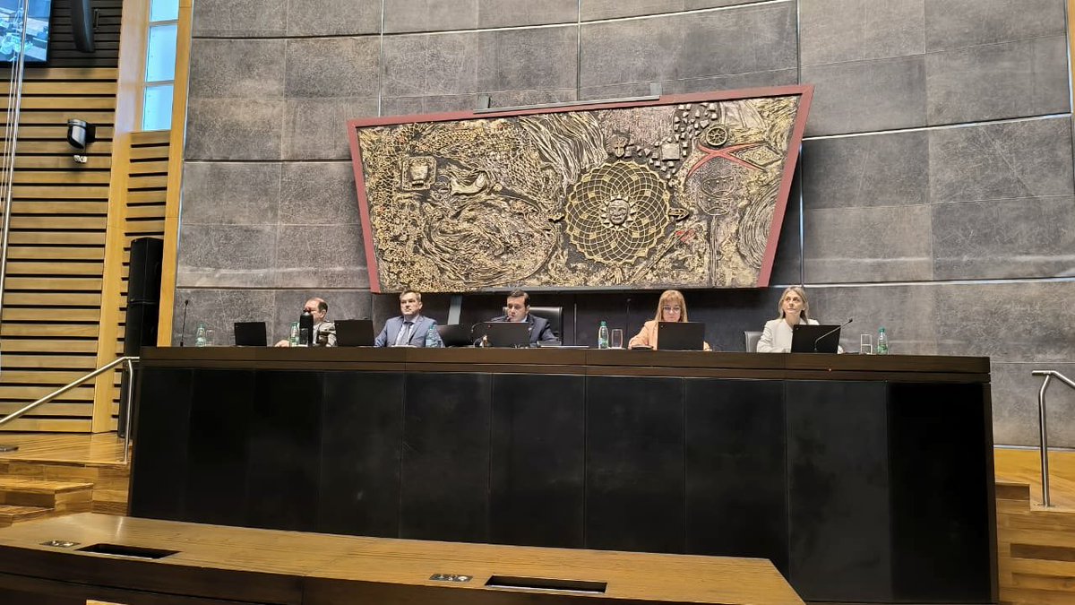 herrerayflia's tweet photo. Hoy, en la Cámara de Representantes de Misiones, aprobamos el Presupuesto General de la Administración Pública Provincial, ejercicio financiero 2025, siendo el primer presupuesto del país. Este logro refleja nuestra previsibilidad y coherencia en la gestión, asegurando gobernabilidad y brindando certeza para los desafíos que vienen. Con un fuerte compromiso hacia el equilibrio fiscal, estamos sentando las bases para un crecimiento y desarrollo previsible en nuestra querida provincia.