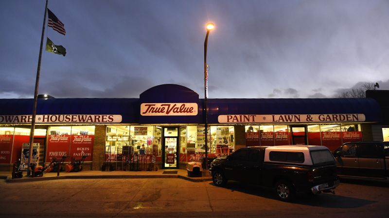 C’est dommage pour True Value !  Un grand magasin qui ferme, ça fait triste.  J'espère que les employés trouveront rapidement un nouvel emploi.

#TrueValue #Magasin #Fermeture