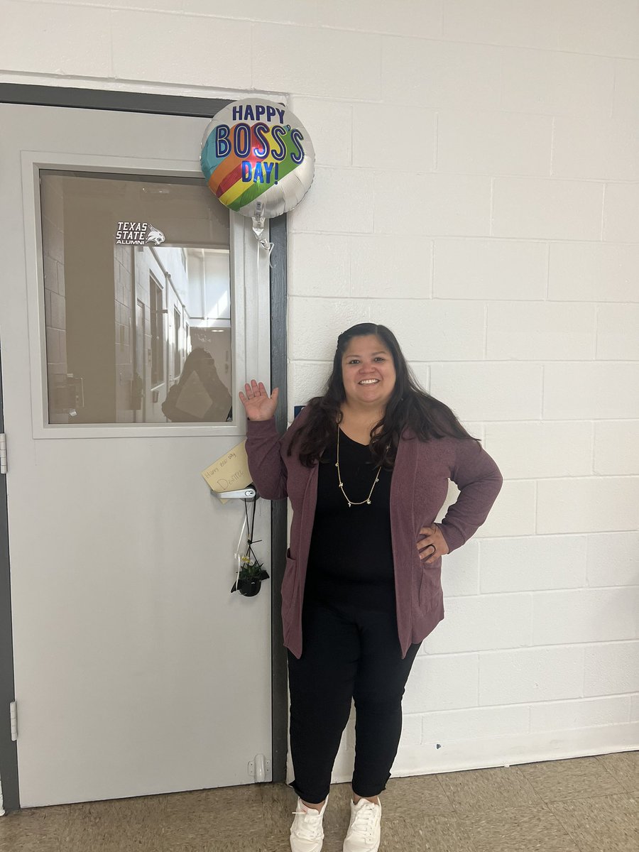 ms_desireec's tweet photo. Thank you to my team for the delicious food and gifts today! I hope everyday they feel as appreciated as I do today! https://t.co/XhZNfHQb8T