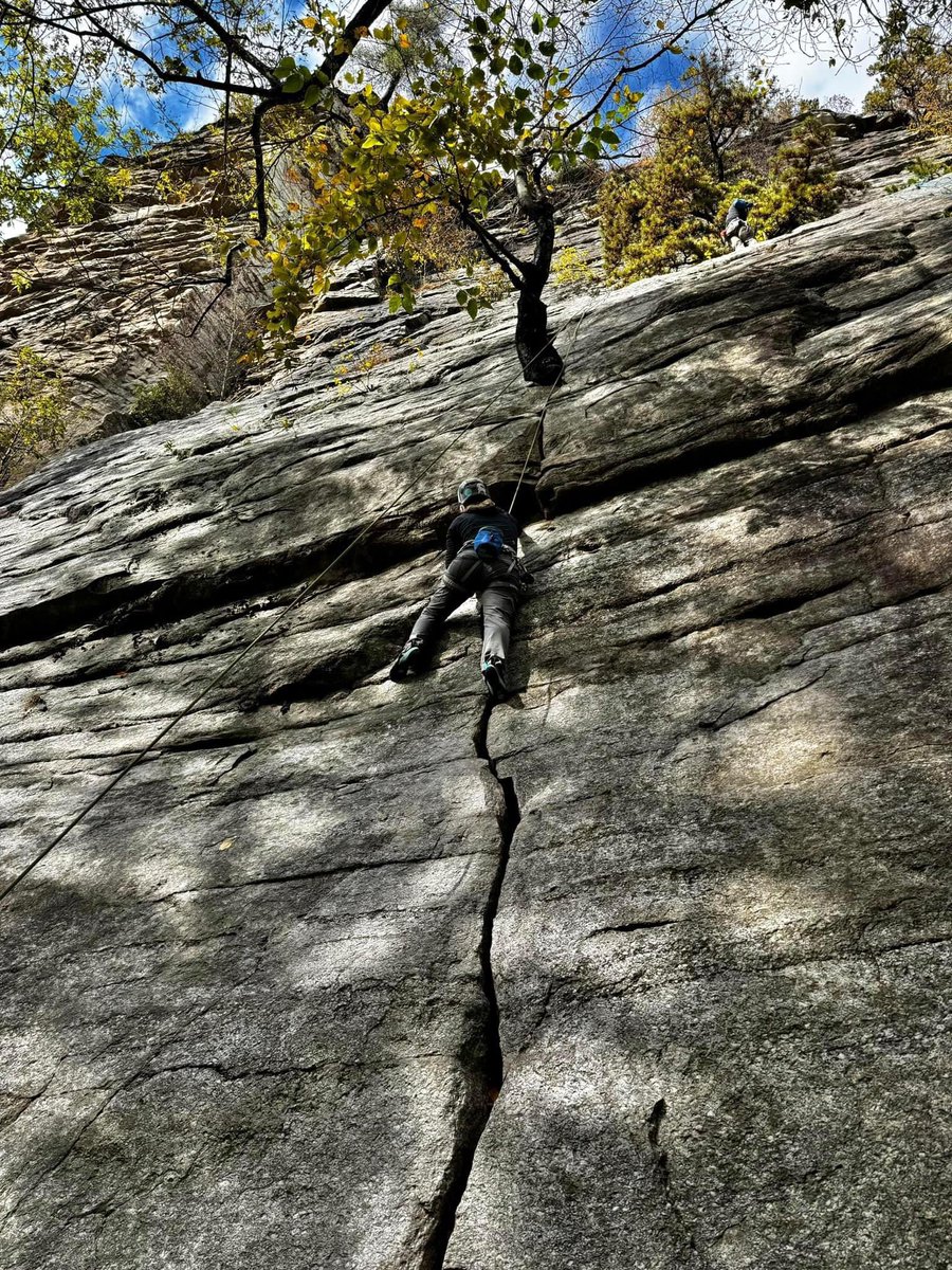 rachel_spates's tweet image. Glad I let this group talk me into taking up rock climbing this year. It was an honor to be included in their trip to The Gunks in New York earlier this week.

It was challenging but fun and I’m learning a lot each time out. 🧗🏼💕 #DoHardThings #ThatsWhatSheSaid #TheOffenders
