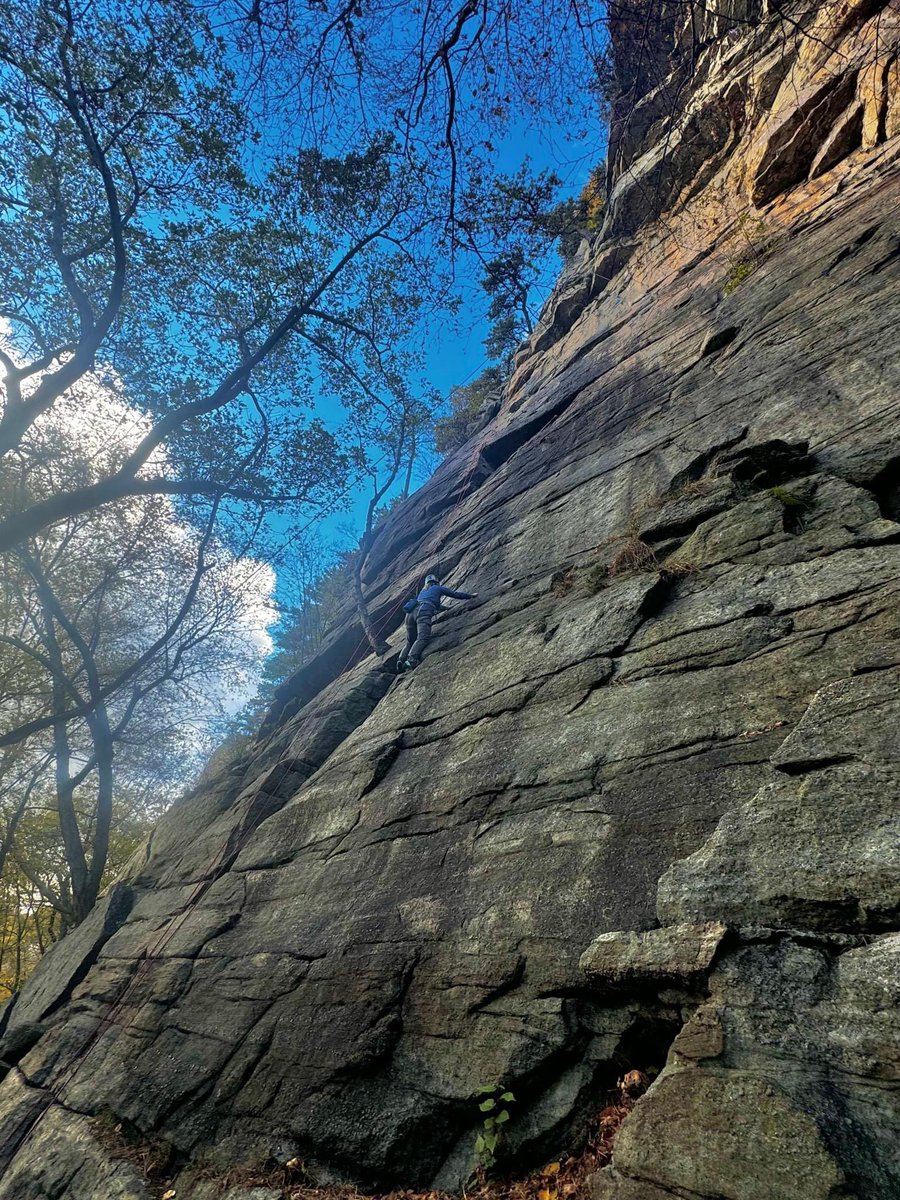 rachel_spates's tweet image. Glad I let this group talk me into taking up rock climbing this year. It was an honor to be included in their trip to The Gunks in New York earlier this week.

It was challenging but fun and I’m learning a lot each time out. 🧗🏼💕 #DoHardThings #ThatsWhatSheSaid #TheOffenders