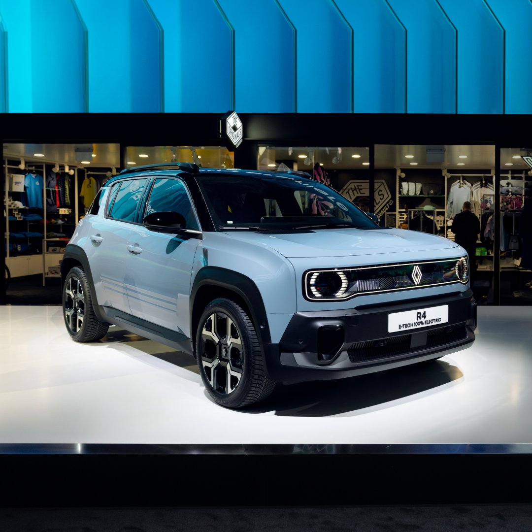 on our stand at #ParisMotorShow2024.

#Renault5 special series #RolandGarros in night blue, #Renault #Twingo #ETech #electric #Prototype and #Renault4 #ETech 100% #electric in cloud blue.

passion always turns up to Paris Motor Show.