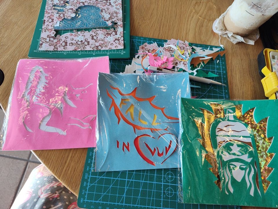 moueska's tweet photo. If you have a venue in #Seattle, #Everett, or somewhere in between on a bus line, I'd love to stop by with my wandering art kit and make art for you and your patrons. Hmu in messages. I promise unique handmade art and unforgettable reactions.

#artbusking https://t.co/7iGdhsnbHo