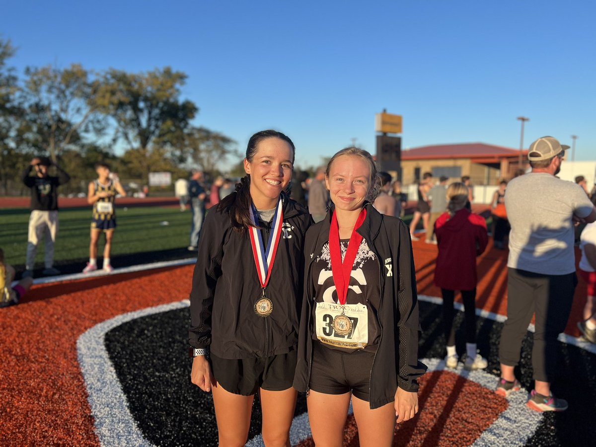 CCHS_TFXC's tweet photo. Girls ran really well today @ the South 7 Conference meet. 2 out of 3 girls ran a PB &amp; were led by 1st team all conference/2nd place finisher Sophie Krupa  as well as 2nd team all conference/6th place finish by Eislee Moore. Taylor Crippen had big breakthrough day with a PB! https://t.co/0q8nBVS4dO