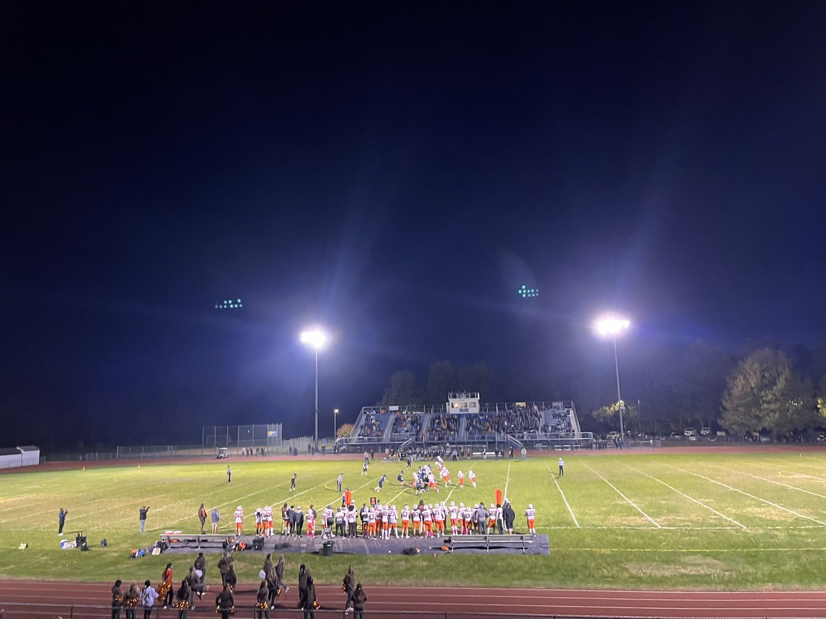 At Northampton for the Hamp vs Agawam game. Who yall got?!?
#JoinTheParliament🦉