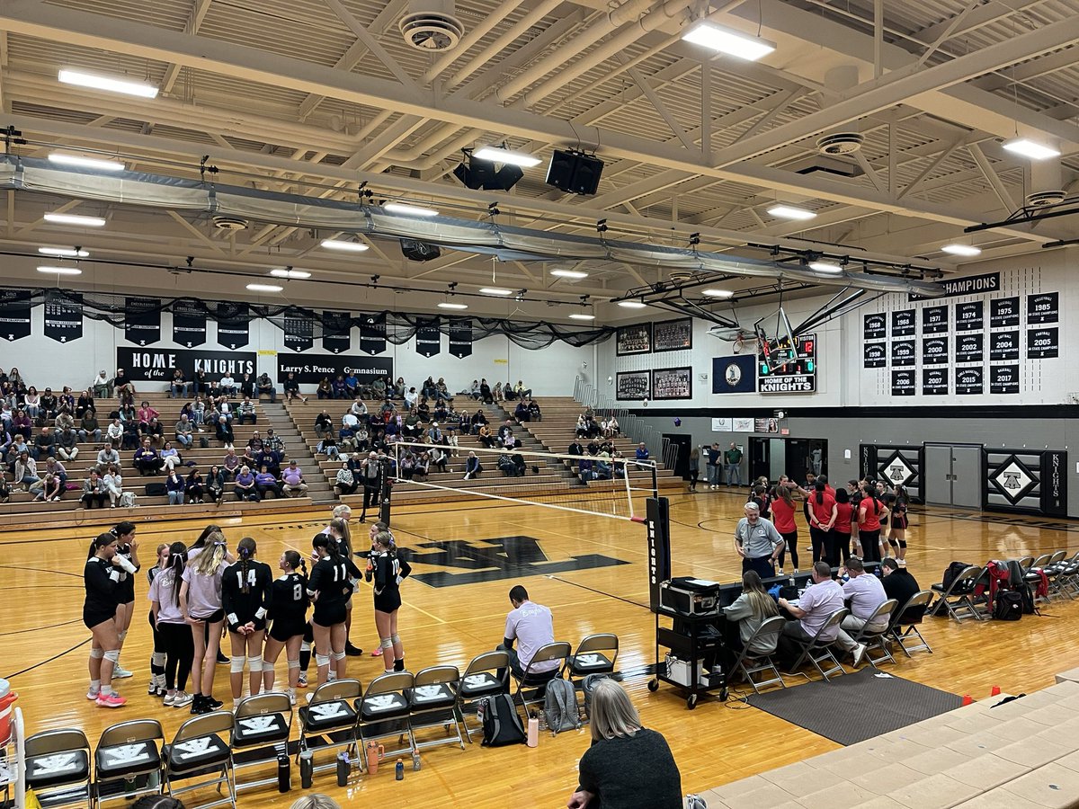 John_R_Breeden's tweet photo. The Turner Ashby Knights lead the East Rockingham Eagles 18-12 in set one of this high-stakes Valley District volleyball matchup here in Bridgewater. Follow along for more live coverage. https://t.co/jfH6Kof0yB