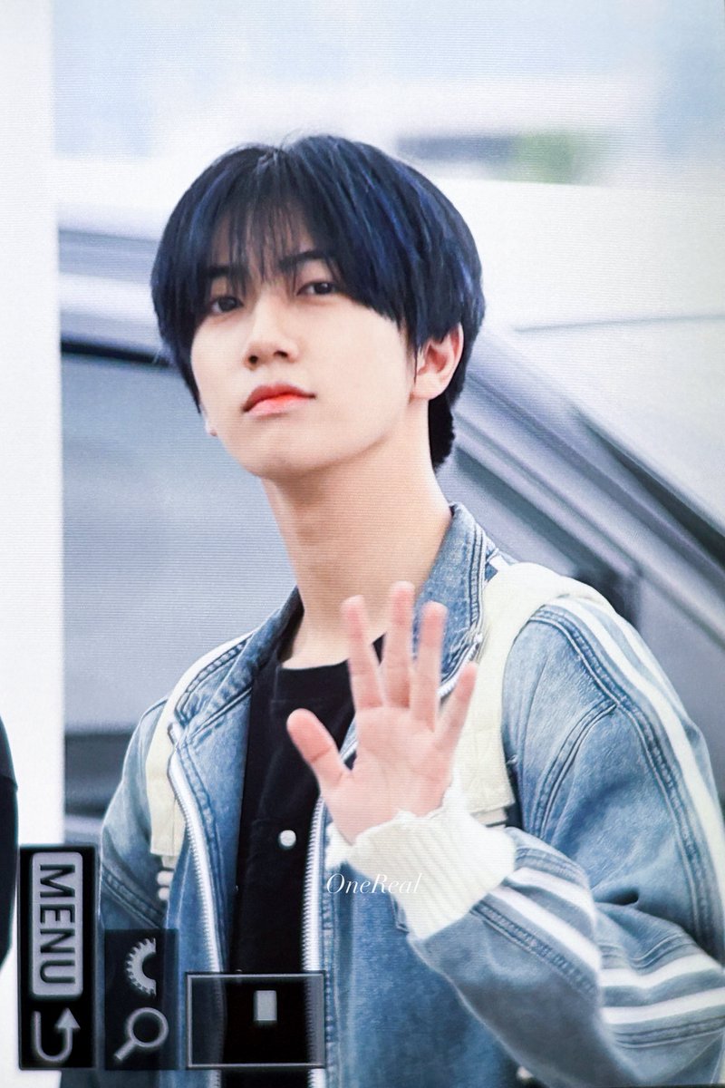 OneReal322's tweet photo. 241018 ICN 출국 #원진

흑발원진🥹 잘다녀오기~

#WONJIN #ウォンジン
#크래비티 #CRAVITY https://t.co/FzUk0tvsXE