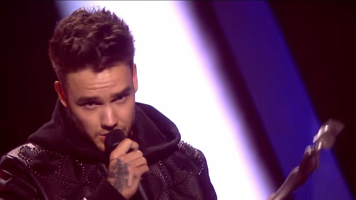 feelsoswifty's tweet photo. Remember when Liam showed up to the Brits in 2017 at the last minute to accept the award for Video of the Year so that Simon Cowell couldn’t accept the award for them? That’s the Liam we’re mourning. https://t.co/6KoGswr9Yy