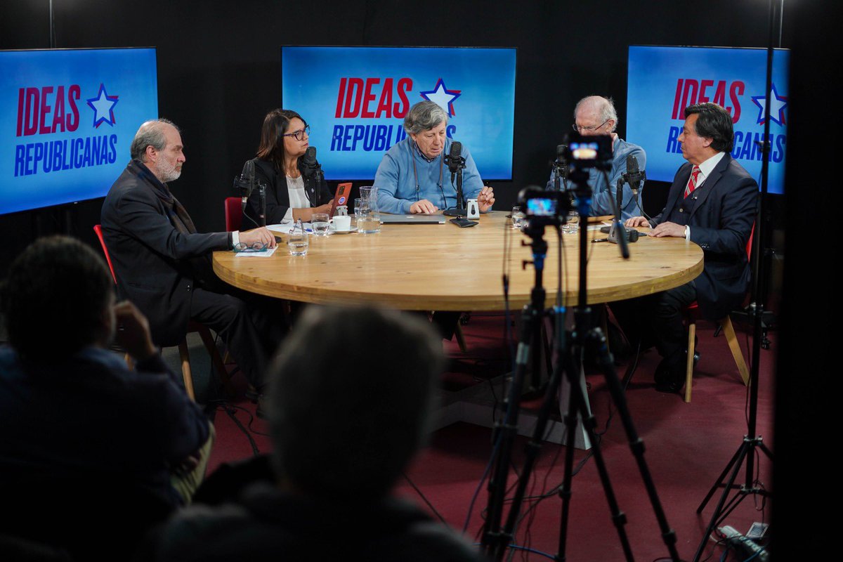i_republicanas's tweet photo. 18 de octubre: ¿Por qué estalló Chile?
A 5 años del estallido, desde Ideas Republicanas nos planteamos diferentes preguntas para tratar de dar respuesta lo que pasó ese 18 de octubre de 2019.

¡Conéctate a las 20:30 horas aquí! 
👉  https://t.co/710Za3JR6U https://t.co/ctBsSuA5kw