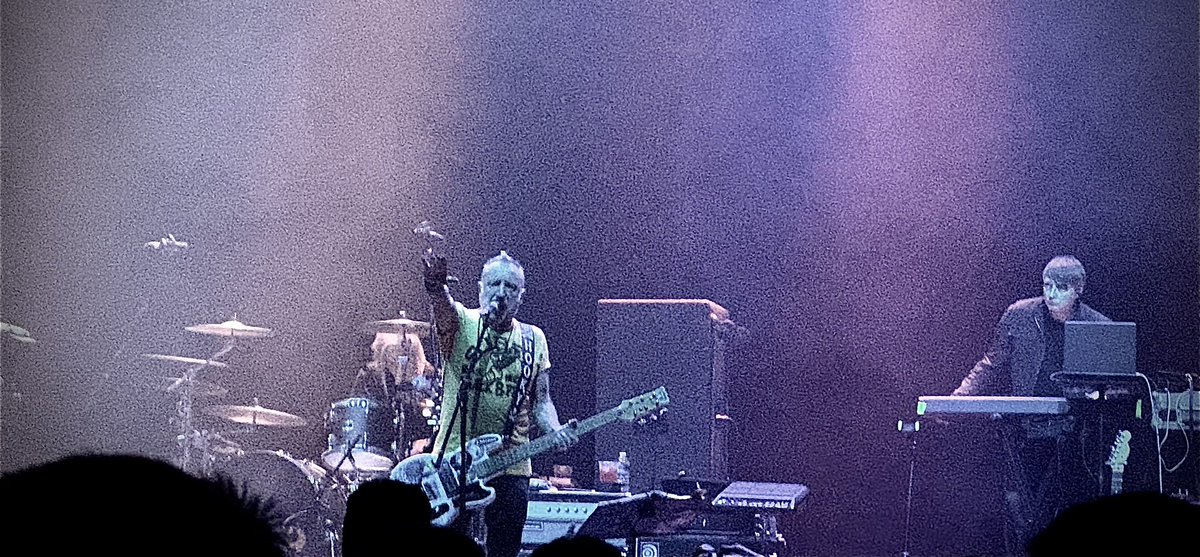 LaynaK82's tweet photo. @peterhook @PyramidParrHall tonight 💫 Not me with the signed merch 🙌🏻 https://t.co/C2bpRBVScX