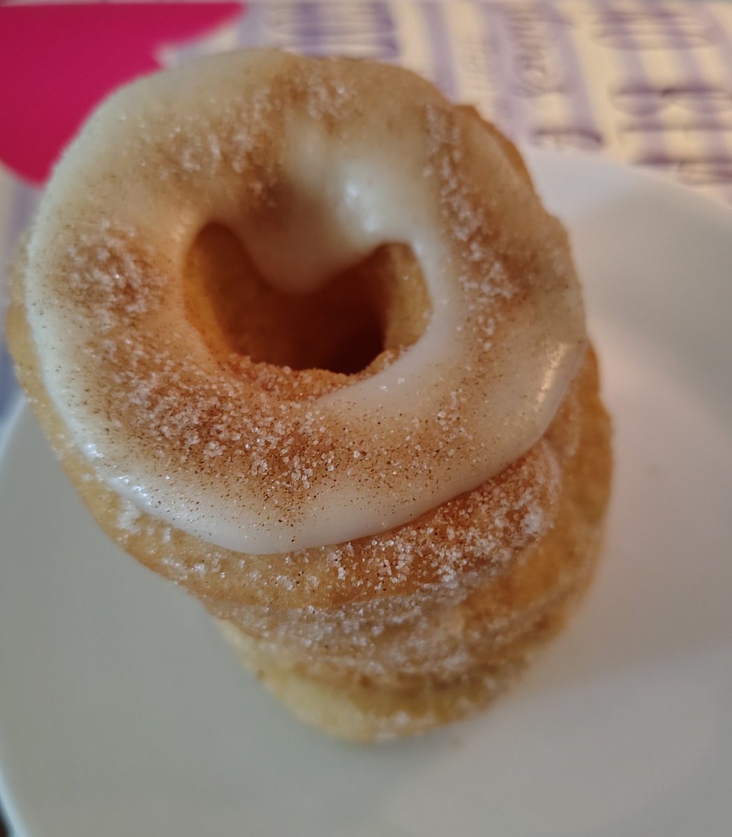 mpax1's tweet photo. My first ever cronut. Delicious 😋 #cronut https://t.co/9bA5T2rqWA