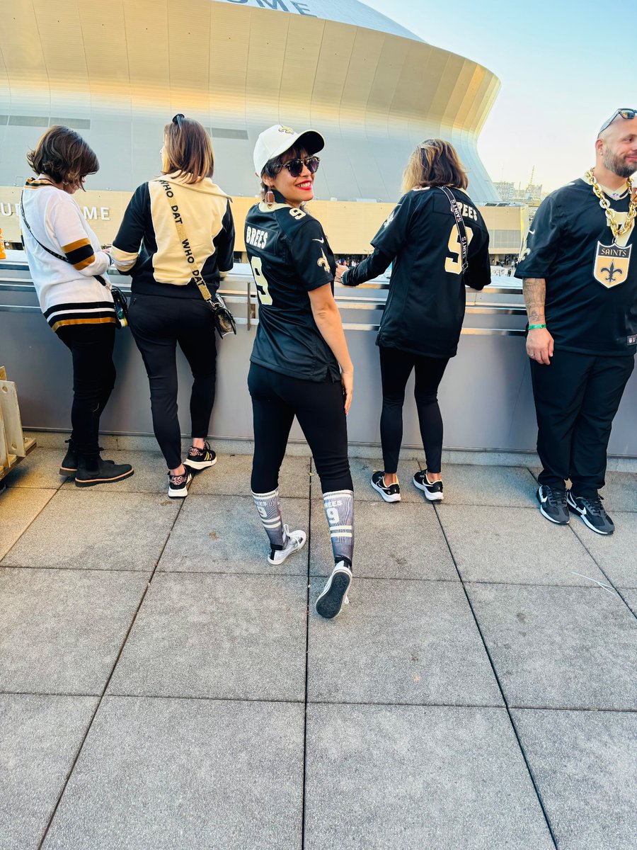 cleopatra919's tweet photo. It’s All About Brees tonight 🐐⚜️🏈🎉🙌🏼 #drewbrees #number9 #saints #Legend #goat #halloffame #breesweek #whodat #saintsgameday #nfl #DENvsNO @drewbrees @Saints @NFL https://t.co/Z3E0IpM2R1