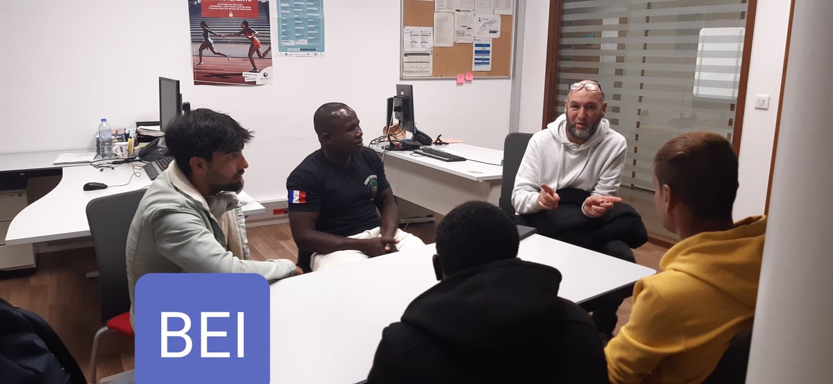 AupetIsabelle's tweet photo. #Tousmobilisés hier soir à l 'agence #FrancetravailDreux avec #FrancetravailVernouillet
Pour le ❇4ème
 🎯#AFTERWORK #BTP!
🔎Chantier ouvert aux #candidats #polyvalents:
🌞28 #postulants et 
✅5 #entreprises dont
#Humando
 #promotion #immersionfacilitée #POE 👍 objectif emplois! https://t.co/EDHKePz0Ny