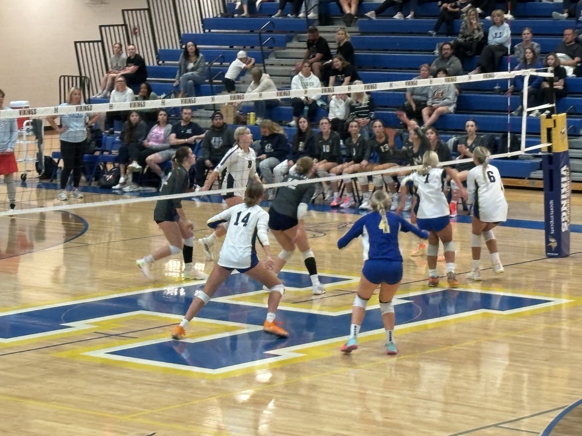 JonSchultzFHN's tweet photo. Vikings close the first set 25-18! https://t.co/tZhPz68ZBb