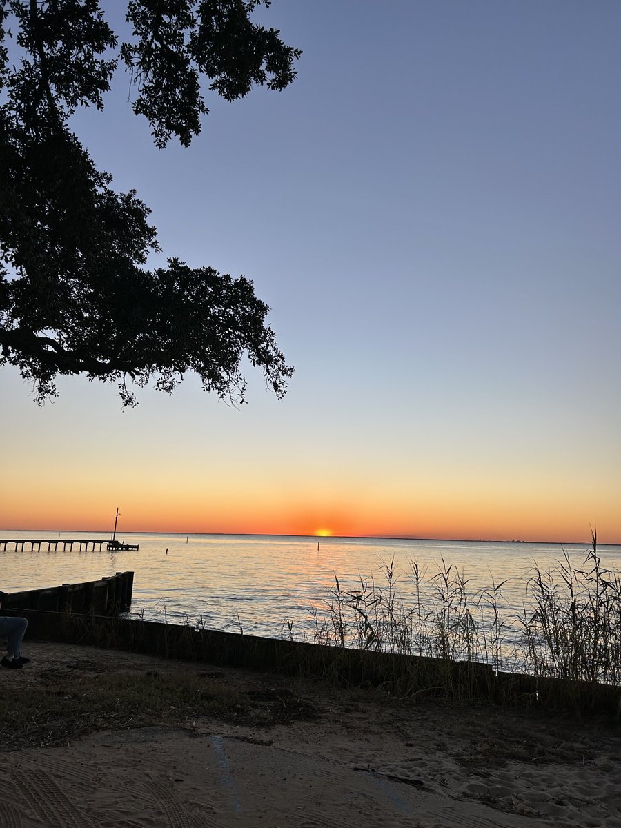 kgmarshall's tweet photo. ⁦@spann⁩ Fairhope sunset. https://t.co/tG2B7pBYXZ