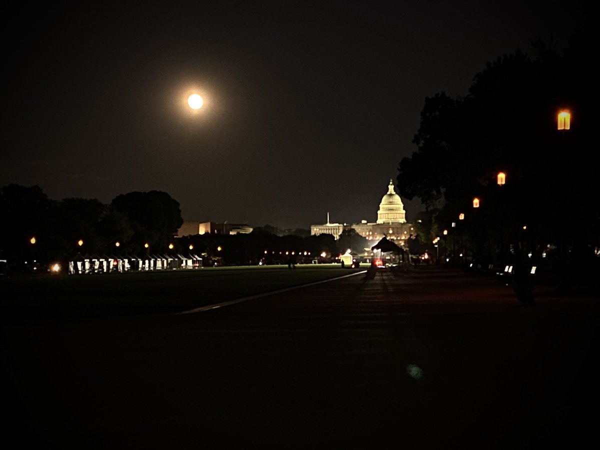 JimHavard's tweet photo. Beautiful evening in DC @capitalweather https://t.co/wEz0IfeVNl