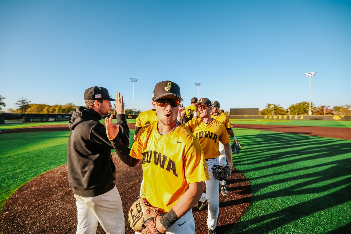 UIBaseball's tweet photo. The Gold Team isn't done yet 🤫
📝: https://t.co/BZUJmCxZqH https://t.co/7qeWi1tTns