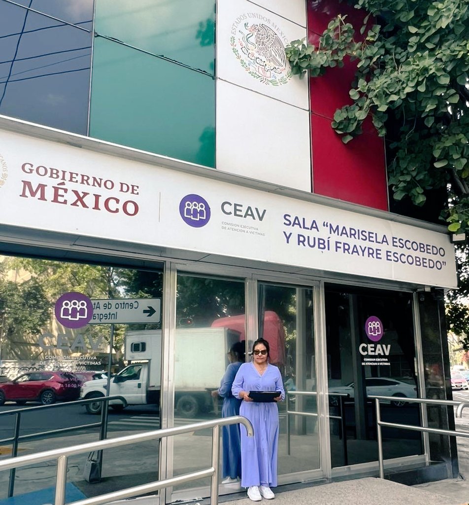 Carmen Sánchez (@carmenanchez) on Twitter photo Después de 10 años de búsqueda de justicia: el Estado de México no ha garantizado mi derecho a la reparación integral del daño. Hoy inicio una nueva etapa, de la mano de <a href="/Voceshj_ong/">Voces Humanizando la Justicia</a> y <a href="/anakatiria/">Ana Katiria Suárez</a>, exigiendo a las autoridades federales el reconocimiento de mi calidad de víctima. Después de 10 años de búsqueda de justicia: el Estado de México no ha garantizado mi derecho a la reparación integral del daño. Hoy inicio una nueva etapa, de la mano de <a href="/Voceshj_ong/">Voces Humanizando la Justicia</a> y <a href="/anakatiria/">Ana Katiria Suárez</a>, exigiendo a las autoridades federales el reconocimiento de mi calidad de víctima.