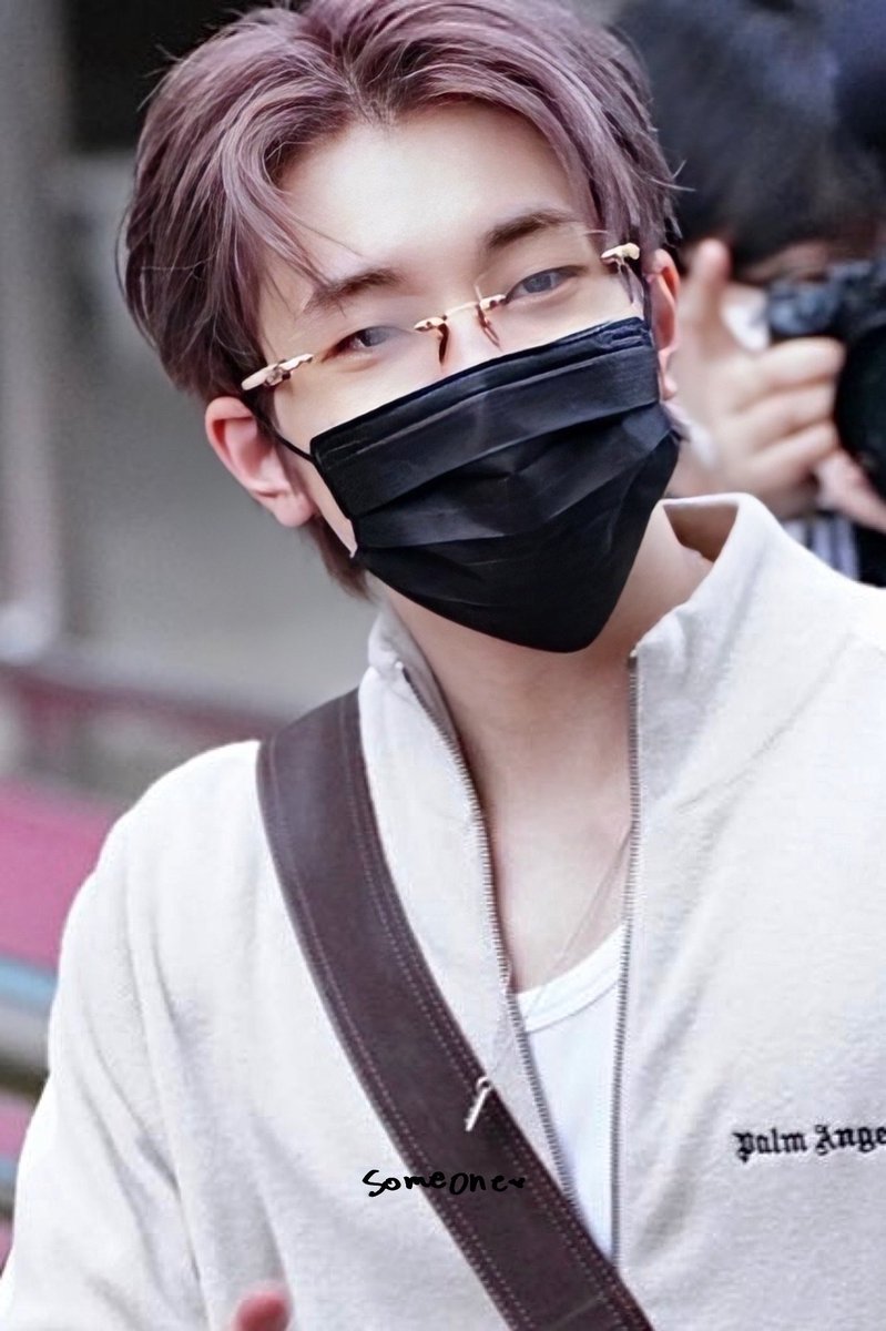 acewonuu's tweet photo. wonwoo just birthed a whole nation for this look alone 😵‍💫😵‍💫😵‍💫 https://t.co/vLNCaSZrg6