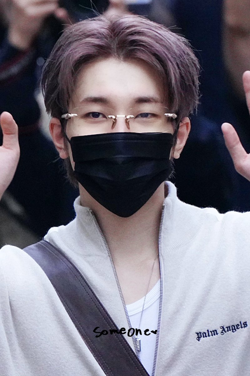 acewonuu's tweet photo. wonwoo just birthed a whole nation for this look alone 😵‍💫😵‍💫😵‍💫 https://t.co/vLNCaSZrg6