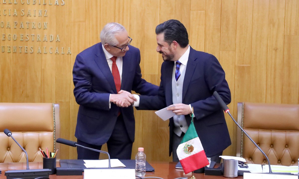 zoerobledo's tweet photo. En sesión extraordinaria del H. Consejo Técnico del @Tu_IMSS, aprobamos por unanimidad a Jorge Gaviño Ambriz como Secretario General de la institución. 

@jorgegavino se integra al IMSS para compartir su amplia experiencia como funcionario público y ayudar al instituto en sus propósitos de transformación.

Le deseamos éxito en su nuevo encargo y que su labor sea siempre en beneficio del #SeguroSocial y de las y los derechohabientes.