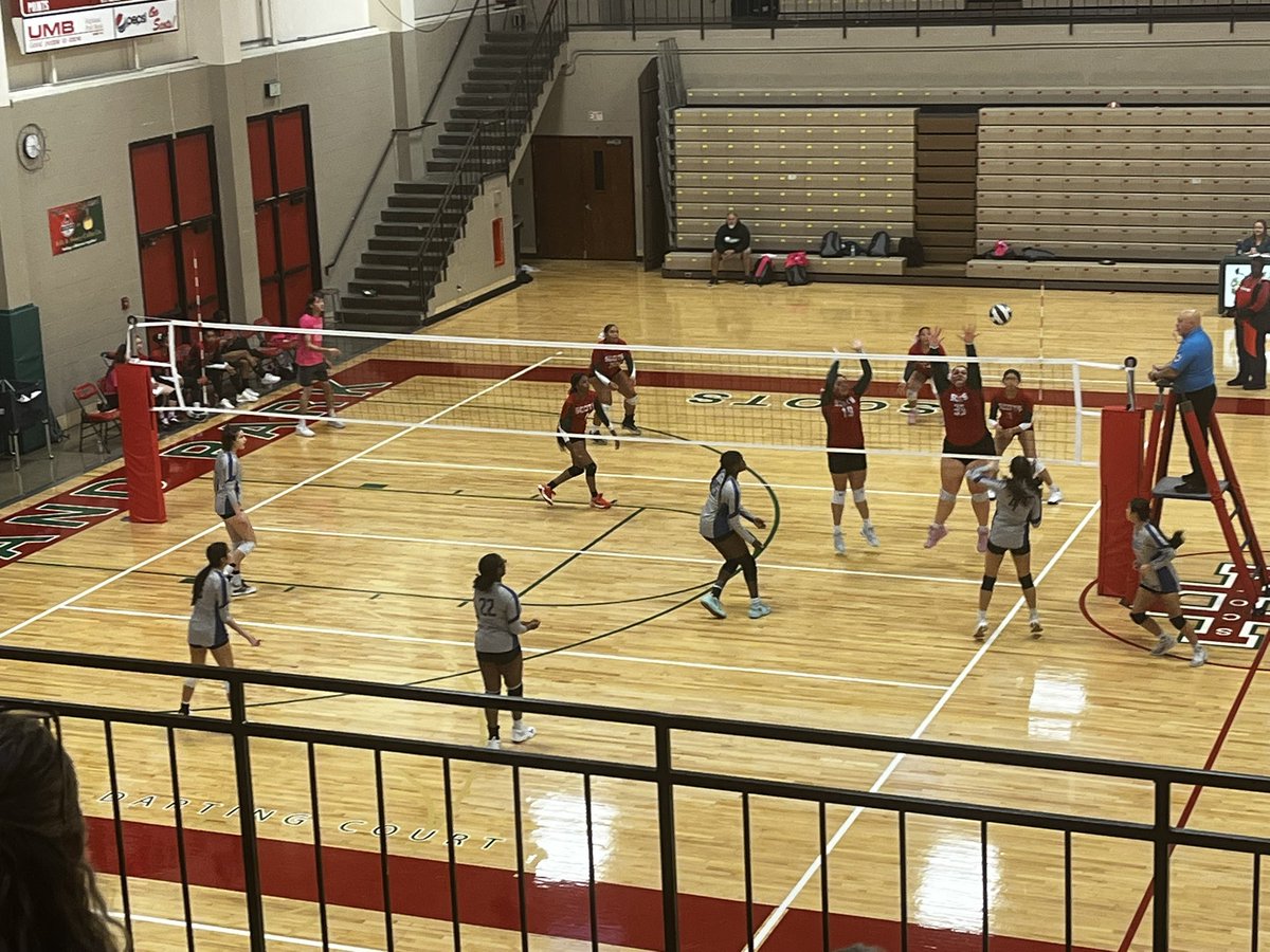 Sabre Volleyball in action tonight in Topeka against the Topeka Highland Park Scots! C-Team and JV with the win already, now time for Varsity! 

🏐⚔️🙌🏆

<a href="/kckps_sumner/">Sumner Academy</a> #4theacademy