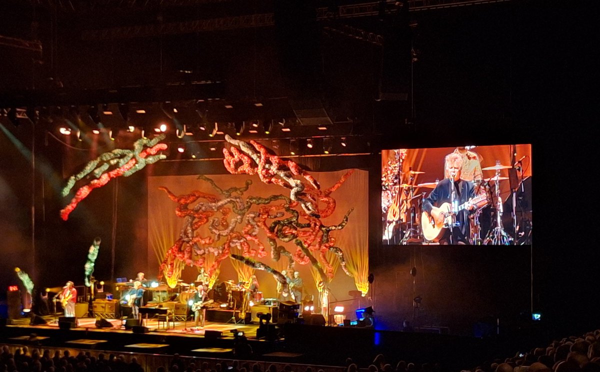 toniearlybird's tweet image. They still sound fantastic, are always entertaining, and the next generation of the Finn family has ace skills 😃👏🏾 @CrowdedHouseHQ thanks for another top night in Brum 🙌🏾❤️ #CrowdedHouse #livemusic @UtilitaArenaBHM