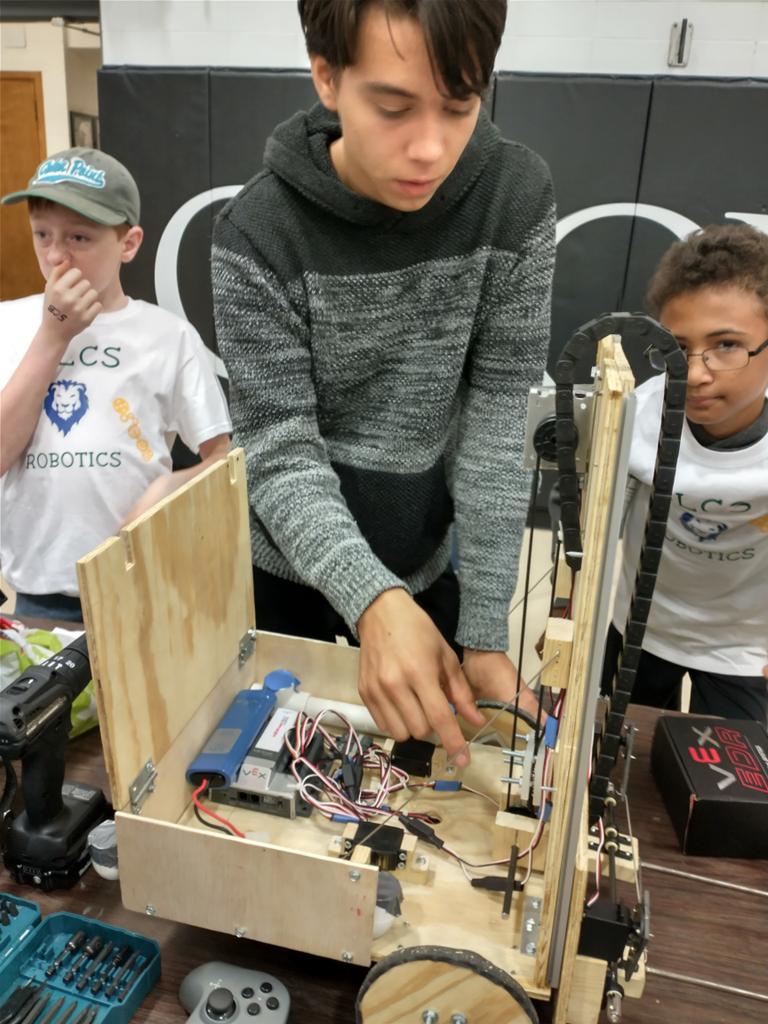 SteinerGlobal's tweet image. It&apos;s #BESTime of the year. We #BESTRobotics celebrate your #creativity #LowG #GoBest