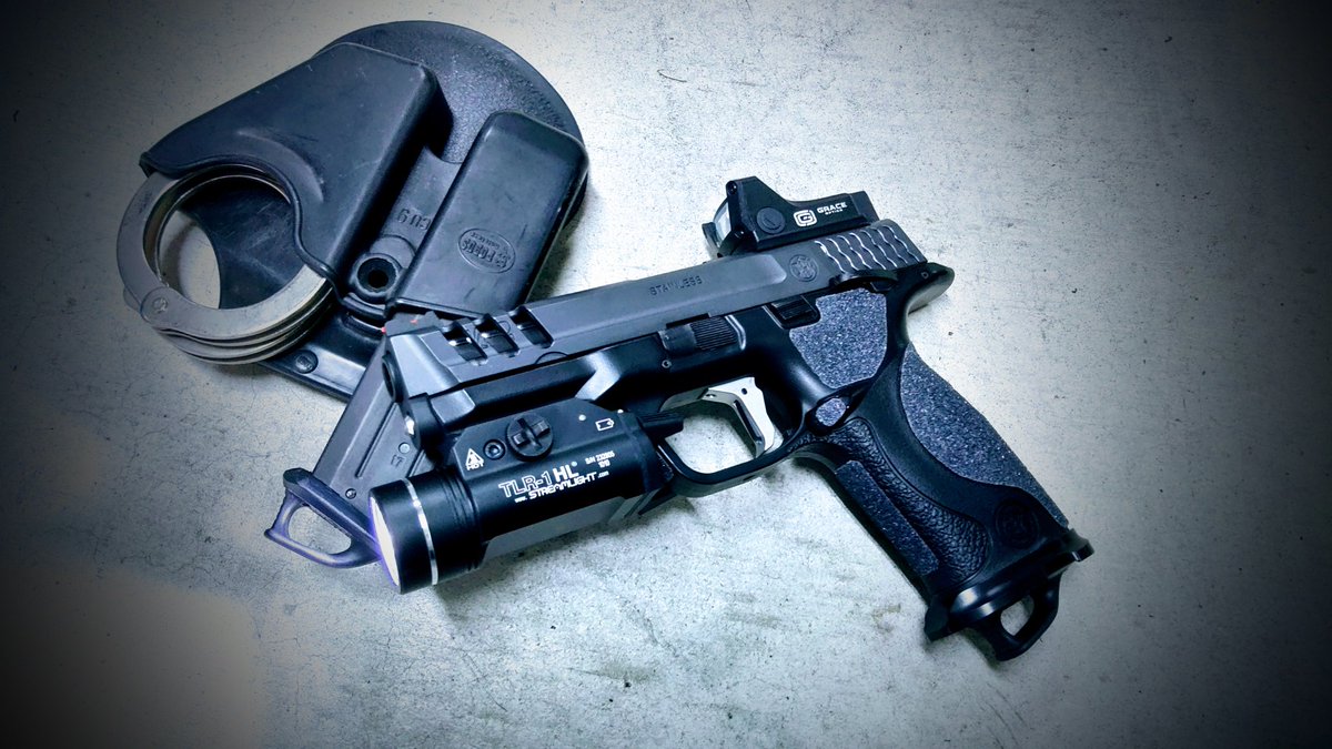 tac_radio's tweet photo. #FlashLightFriday https://t.co/JGCK61OZc8