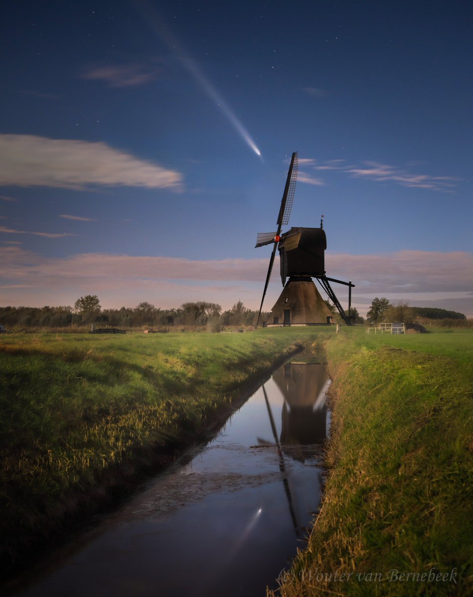 ☄️ Nieuwe foto van mij van komeet 'Tsuchinshan Atlas'! Gemaakt naast één van de molens bij Almkerk in Brabant... #comet 
<a href="/omroepbrabant/">Omroep Brabant</a> <a href="/C2023A3/">宮越浩一</a>