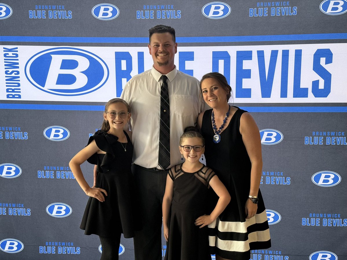 HuntingtonArt1's tweet photo. @BrunswickCSD Alumni Hall of Fame Induction 2024! Beyond humbled and honored to be recognized. Proud to be 💙 & 🤍! #brunswickpride #halloffame #celebration #jobd #allin #blueandwhite @BHSMerrill https://t.co/sjwcrM6oJE
